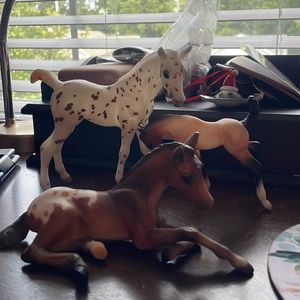 3 breyer foals